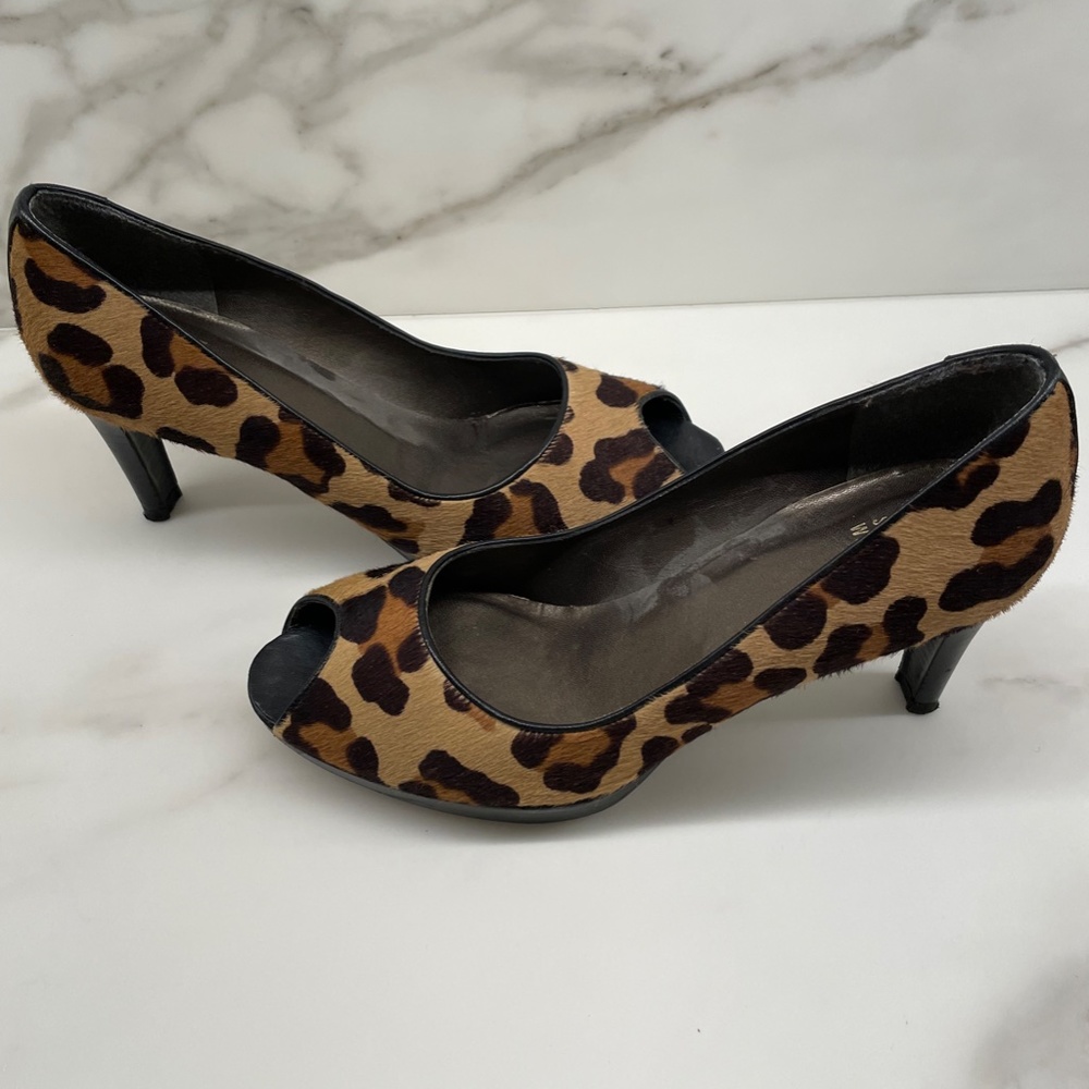 STUART WEITZMAN LEOPARD PEEP TOE PUMPS 8.5